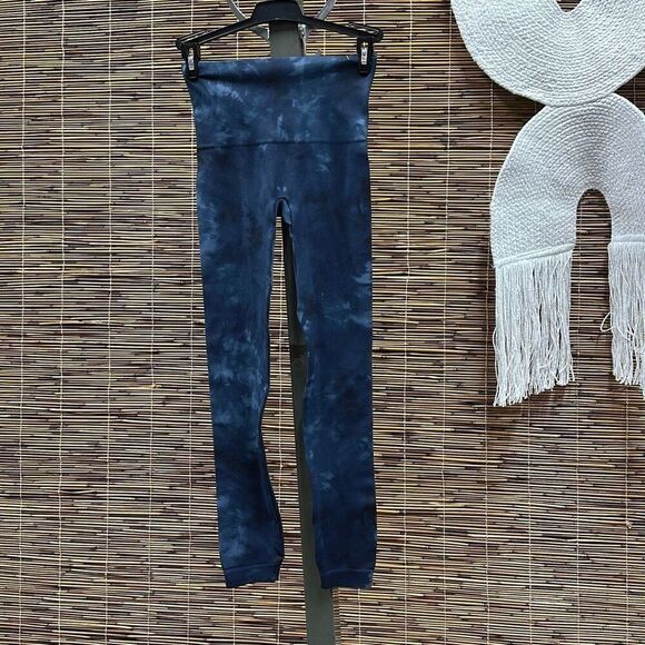 SPANX Seamless Leggings for Women Tummy Control Deep Blue Tie-Dye XS - Picture 3 of 3